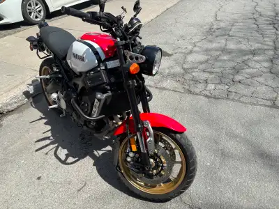 Yamaha XSR900 2020 – 19 500 km – Excellente condition À vendre superbe Yamaha XSR900 2020, seulement...