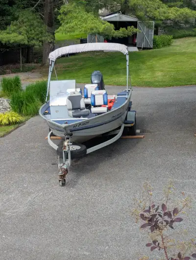 Bateau de pêche Princecraft Pro Serie 162 (1973). Équipé d'un moteur Yamaha 50HP 4 temps 2008. Batte...