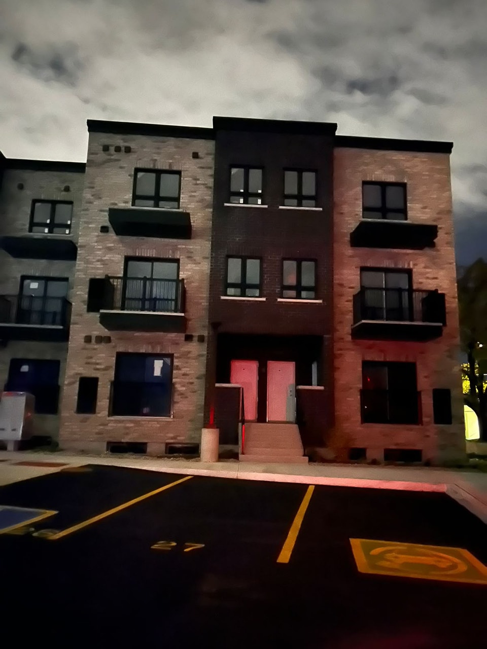 2 Bedroom Townhouse. 19 - 600 Victoria Street South 2