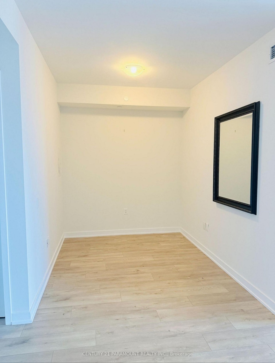 HUGE 1 BED+DEN AT HARBOURFRONT/UNION STATION 5