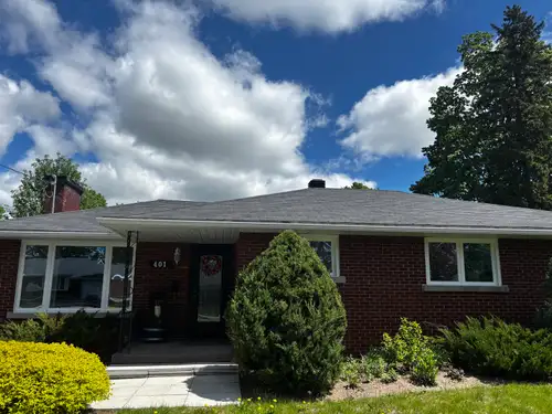Turnkey brick bungalow, walking distance to hospital and schools, 3 bedroom, walk in shower, profess...