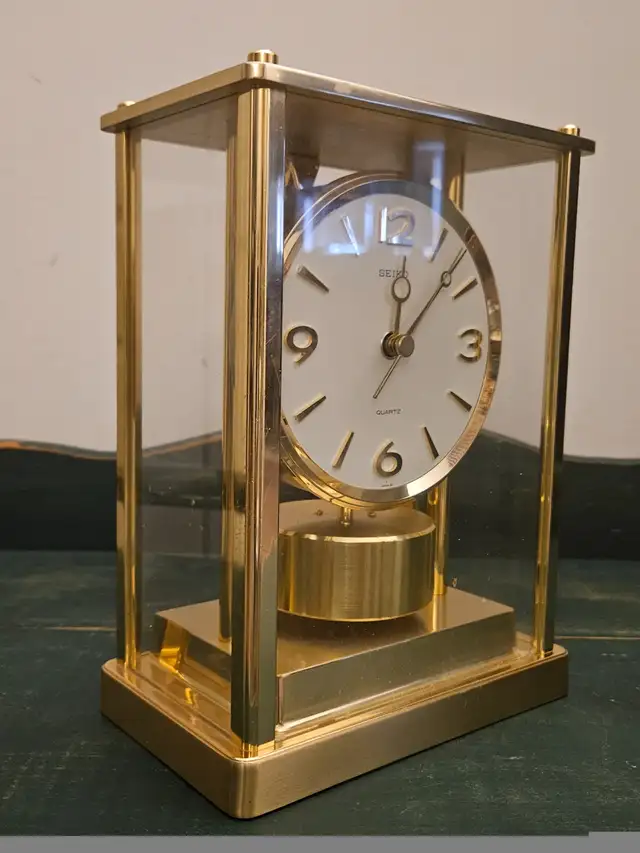 VTG BRASS FINISHED SEIKO CLOCK WITH ROTATING PENDULUM - JAPAN in Home Décor & Accents in City of Toronto - Image 5