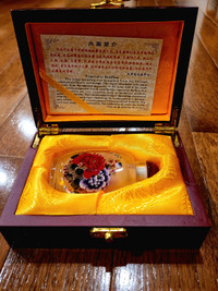 BRAND NEW Vintage Oriental Snuffbox with Casing