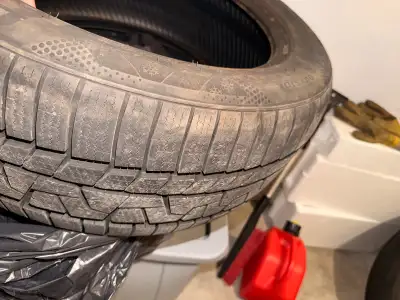 These 225/50R17 winter tires are in pre-owned condition and ready to provide reliable grip on snowy...