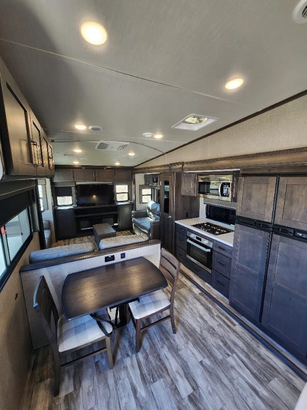 2023 Grand Reflection 341 RDS, Fifth Wheel, Open Concept in Travel Trailers & Campers in Oshawa / Durham Region - Image 3