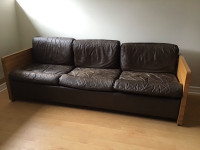 Sofa en cuir  brun foncé