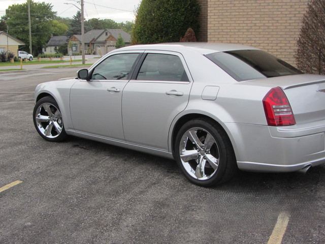 2006 300 SRT-8 in Cars & Trucks in London - Image 2