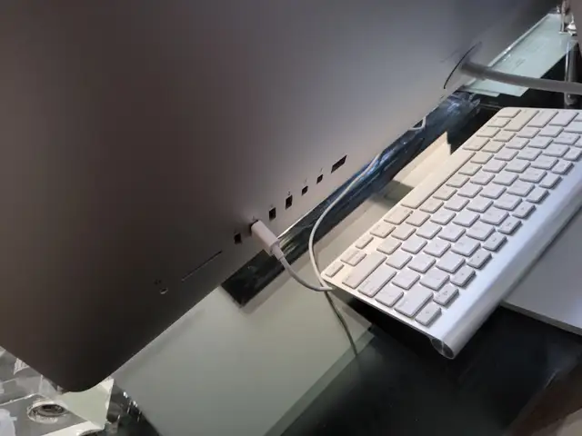 Imac 27 inc desk top computer in Desktop Computers in Hamilton - Image 9