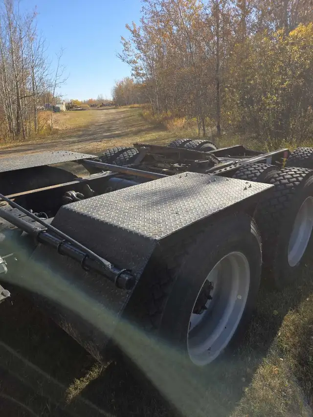 Tri Drive Volvo 2019 in Heavy Trucks in Fort St. John - Image 3