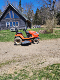 Kubota GR2120 lawn tractor