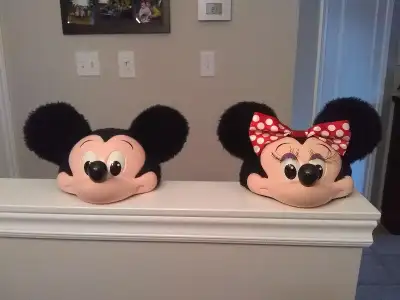 Selling a like new set of vintage Mickey and Minnie Mouse 3D hats. They are in perfect condition as...