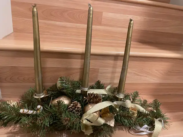 Christmas Decorations - centrepiece, stocking holders, candles in Home Décor & Accents in Edmonton - Image 3