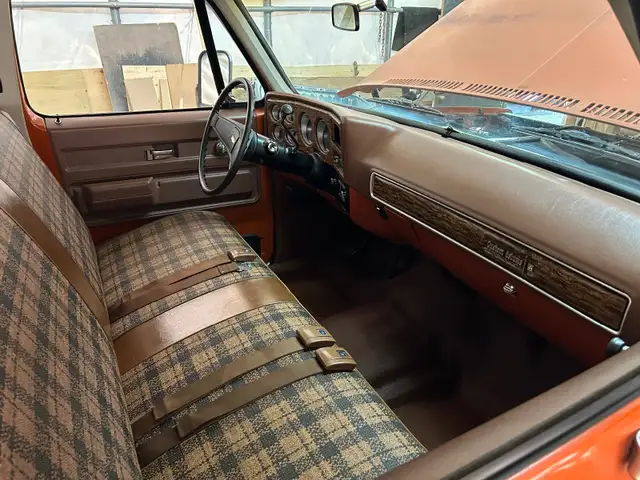 1975 Chevy square body crew cab in Classic Cars in Markham / York Region - Image 5