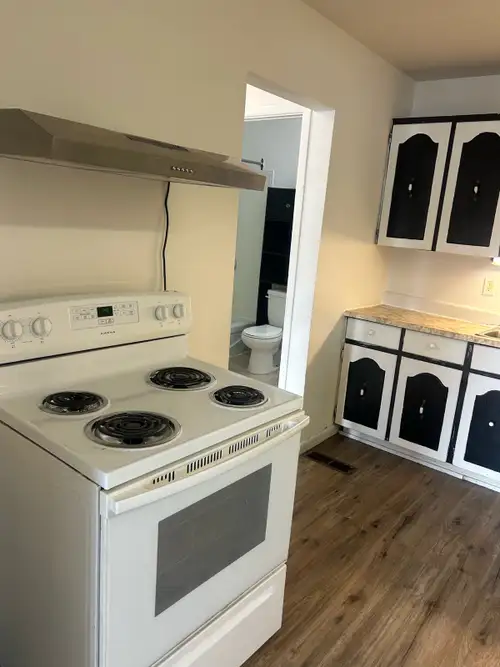 Effective March 1, 2026 1 bedroom apartment for rent. Minutes to bus stop, City Hall, shopping, rest...