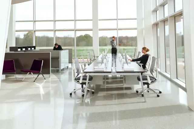 Desking System - 2 person front-to-front stations for 4 in Desks in Charlottetown - Image 3