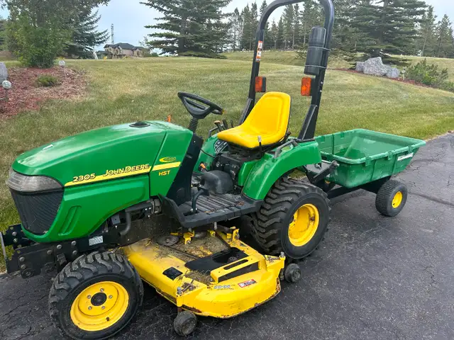 John Deere 2305 tractor62863734550531128
