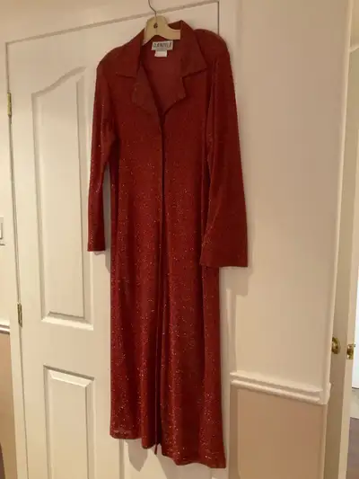 Manteau chic de bal de finissants (plutôt un chemisier) avec brillance. Se porte avec un pantalon ou...