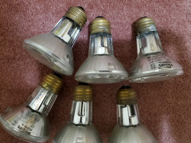CFL, Halogen light bulbs, new and like new in Indoor Lighting & Fans in Mississauga / Peel Region - Image 3