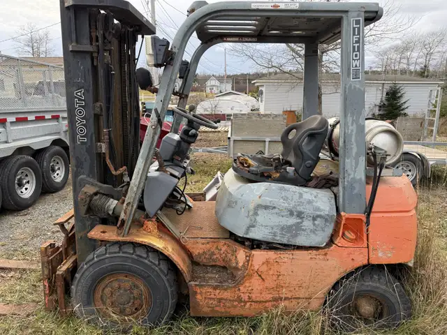 Toyota forklift with rotator in Heavy Equipment in Cape Breton - Image 3