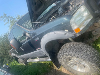 2004 F250 6.0L ford for parting out 