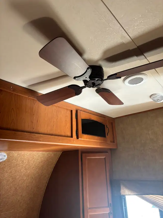 2014 Cherokee camper 26 foot with slide  in Travel Trailers & Campers in Brandon - Image 11