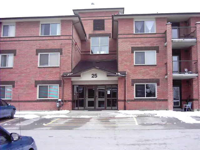 2 Bedroom Condo, Ground Floor, patio & walkout. Avail. Aug 1st. in Long Term Rentals in Barrie - Image 4