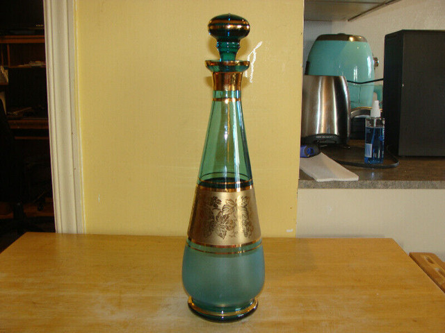 jolie bouteille pour décoration, en verre, couleur turquoise dans Art et objets de collection  à Laval/Rive Nord