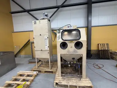 Empire Pressure sand blasting machine, very good working conditions. As we have bought a bigger one...