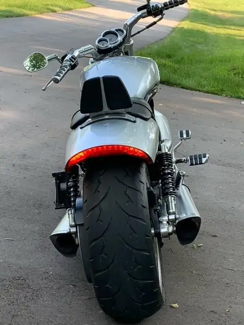 2010 Harley-Davidson v-rod muscle in Street, Cruisers & Choppers in Oakville / Halton Region - Image 4