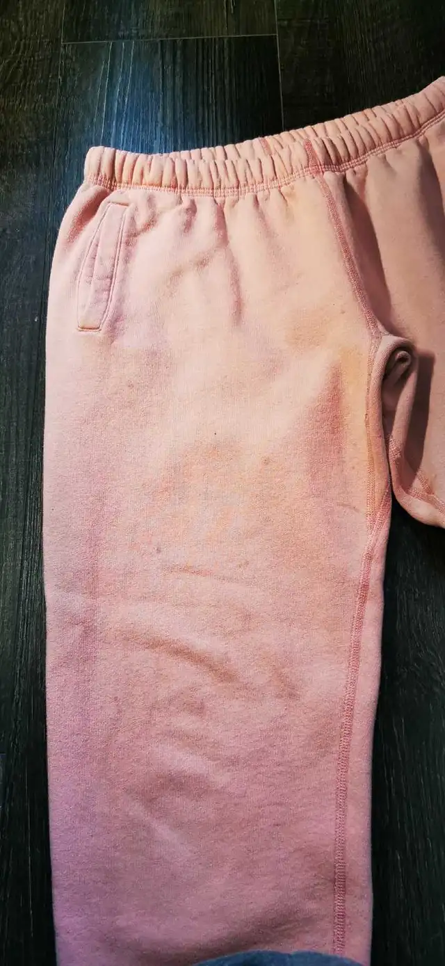 Medium sweatpant in Women's - Bottoms in City of Toronto - Image 2