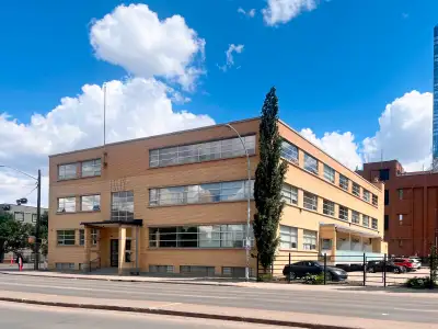 Renovated Loft in 1950s Warehouse - Heart of Downtown