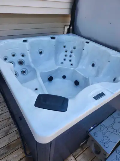 2023 H20 Hot tub, Can Deliver, View more