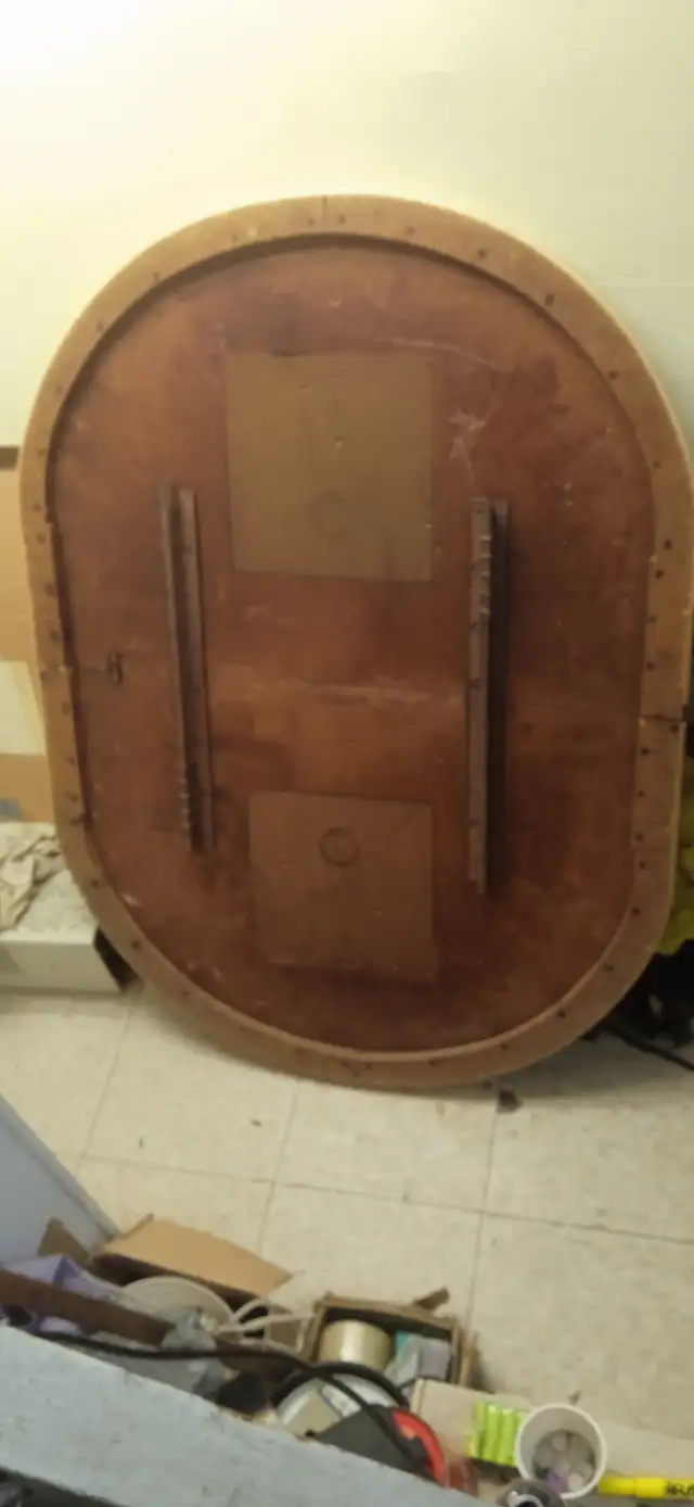 Vintage wood dining table face in Dining Tables & Sets in City of Toronto - Image 3