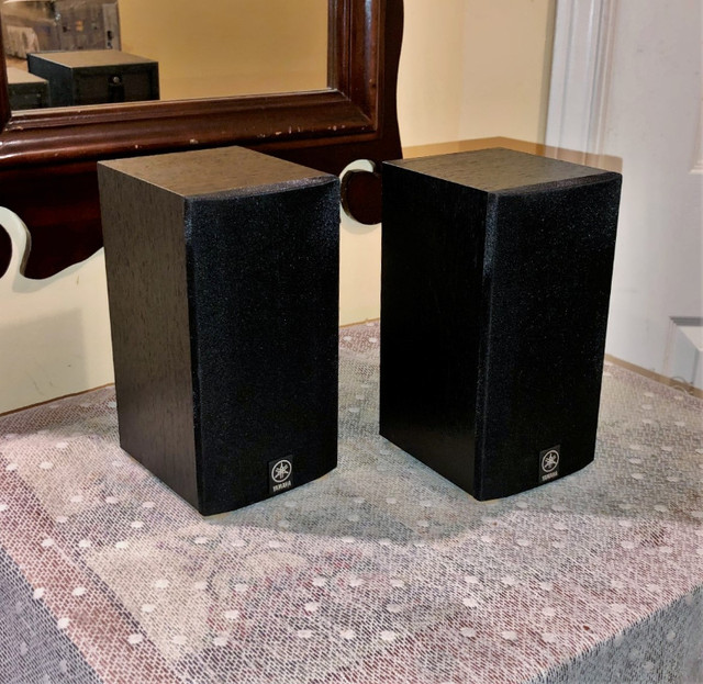 Compact Yamaha Satellite Speakers NSAP2800BLS *2 Prs Available