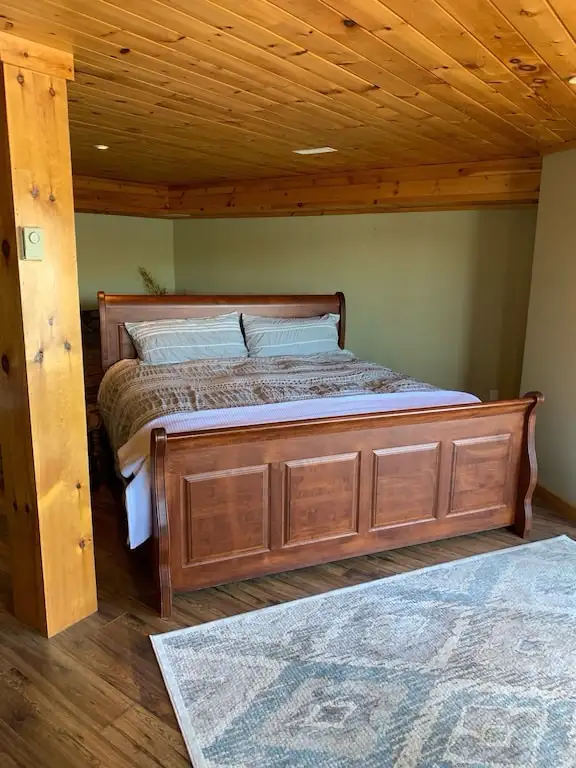 Gorgeous 4 Season Waterfront Cottage For Rent in Ontario in Canada - Image 8