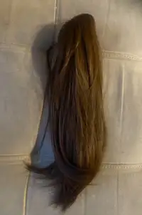 New ponytail clip in hair extention 14 in med brown 