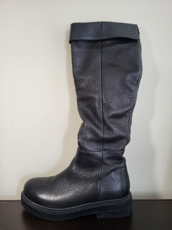 Leather winter women's boots with natural fur in Women's - Shoes in Dartmouth - Image 2