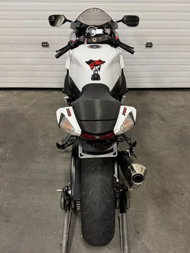 2017 GSXR 750 in Sport Bikes in Edmonton - Image 4