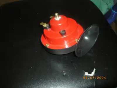 1 klaxon 12 volts neuf. Prix $10.00