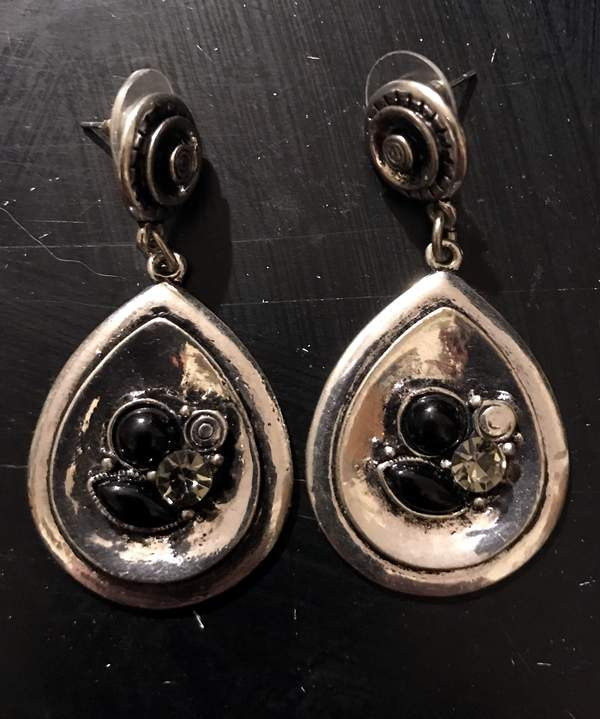 pair of earrings dans Bijoux et montres  à Laval/Rive Nord