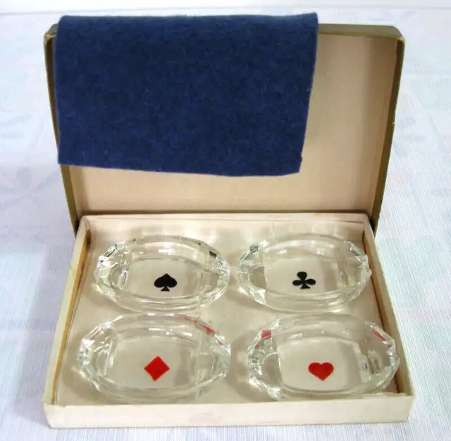 ENSEMBLE CENDRIER JEUX DE CARTE VINTAGE CARD PLAYER ASH TRAY SET in Arts & Collectibles in West Island - Image 2
