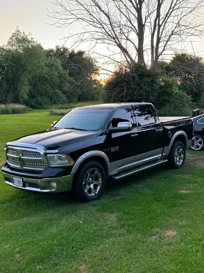 The truck is fully loaded and has all the options and has a brand new, factory produced *2022 Diesel...