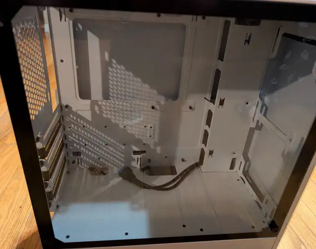 Phanteks Eclipse P300 White in System Components in Ottawa - Image 3