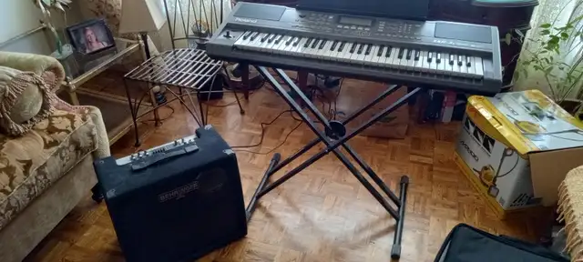 Roland EXR-3s Arranger Keyboard and Amplifier in Pianos & Keyboards in Calgary - Image 3