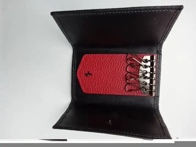 Porte cles Ferrari noir tout cuir pour 6 cles in Arts & Collectibles in Laurentides - Image 4
