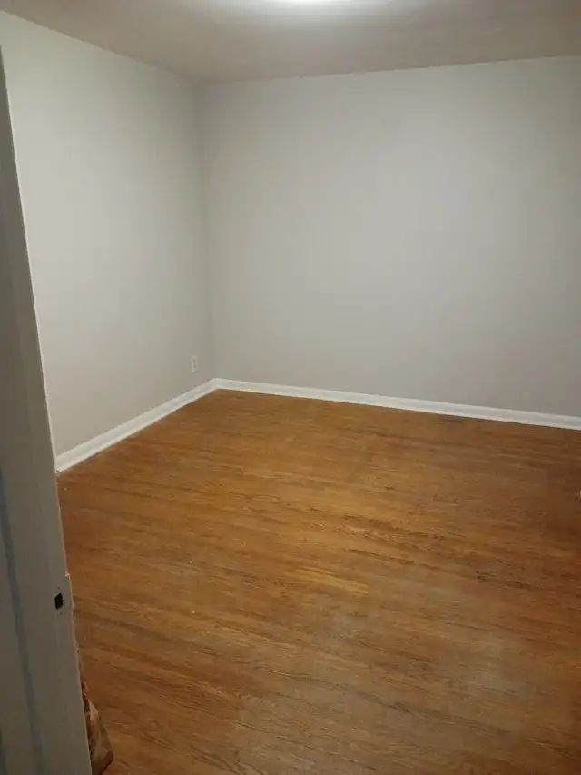 418 Rubidge St, Peterborough (Ground Floor) 2 BRMS in Long Term Rentals in Peterborough - Image 8