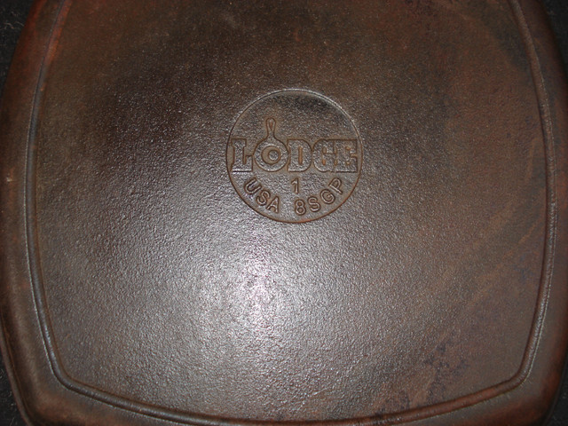 Lodge cast iron grill fry pan in Kitchen & Dining Wares in Charlottetown - Image 3