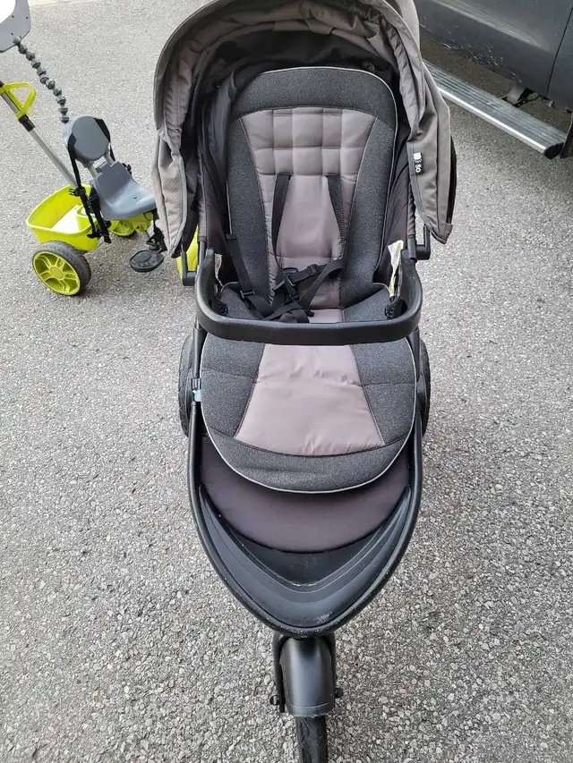 stroller in Strollers, Carriers & Car Seats in Markham / York Region - Image 5