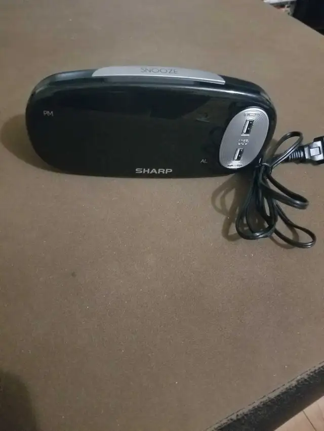 Sharp SPC182  , USB changing AL intertec alarm clock in General Electronics in Markham / York Region - Image 3