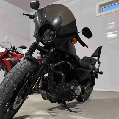 2021 Harley Davidson Iron XL883N. Fresh oil change. Everything is stock original except for the adde...